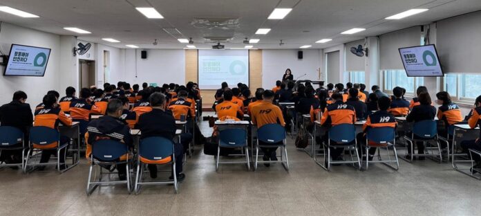 2025.4.8.(화)+일반과정으로+운영한+경기도+소방학교+소방위+대상+교육+“평등해야+안전하다”