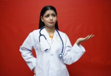 여성 건강관리, 일상 속 실천으로 지키는 건강한 삶의 첫걸음 a doctor with a stethoscope around her neck