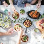 나에게 딱 맞는 식단, 일상에서 실천하는 건강한 변화 people holding clear drinking glasses